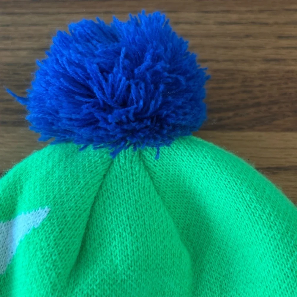 ❤️5 For $20❤️ Nike Knit Youth Beanie Nike Check & a Pom Pom on Top❤️ Size Youth